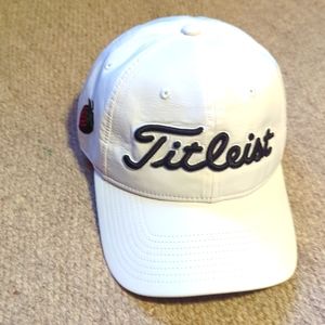 Mens Titleist adjustable hat white strawberry